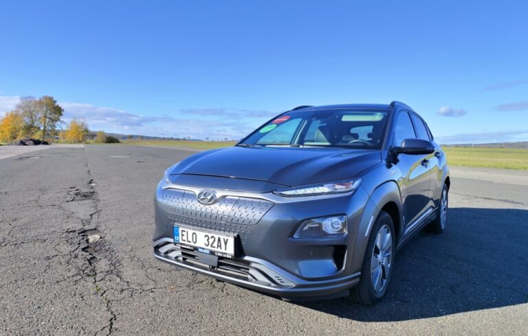 Tohle majitelé elektromobilů slyšet nechtějí. Za pět let mohou přijít o více než půl milionu v propadu hodnoty
