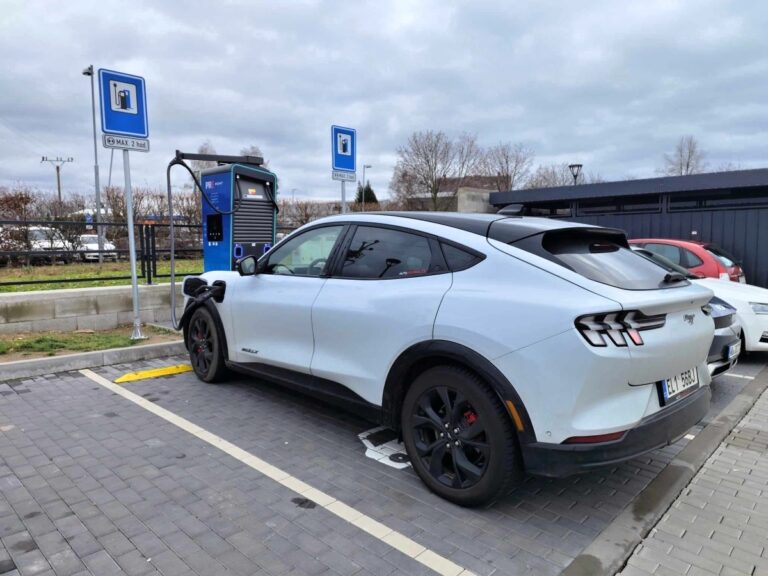 Nabíječek pro elektromobily je v Evropě překvapivě dost. Unie svůj vlastní cíl překonala o 180 procent
