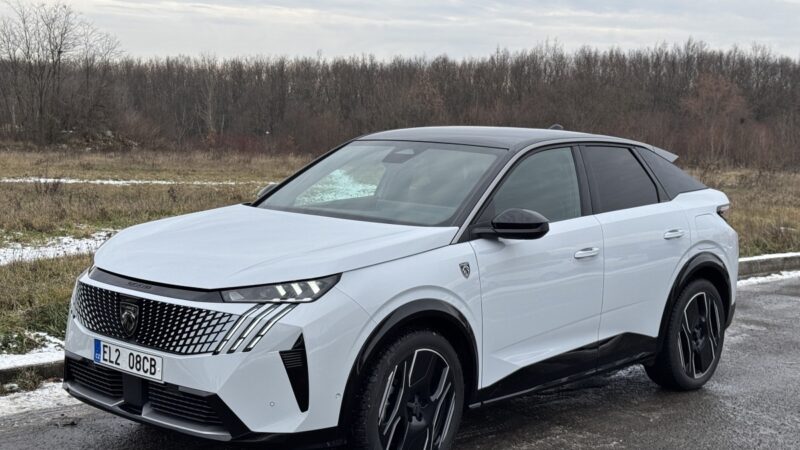 Čtyři továrny čeká stopka. Stellantis brzdí nedostatek baterií i slabší prodeje