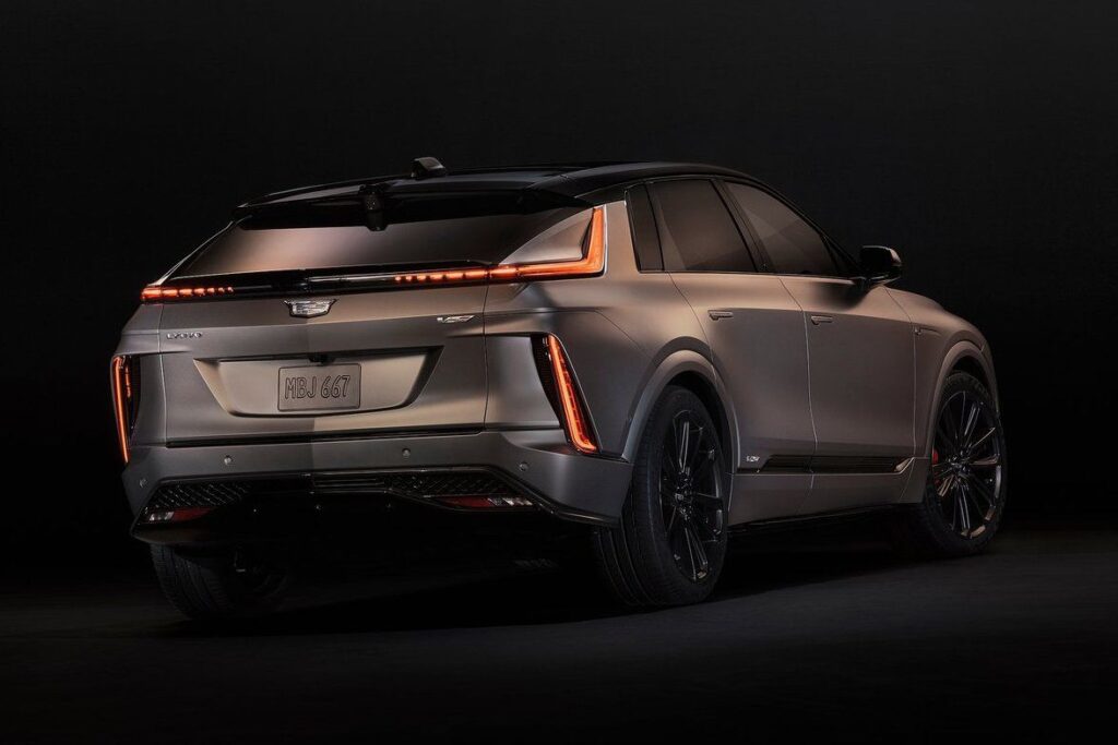 cadillac-lyriq-v-2025-galeria