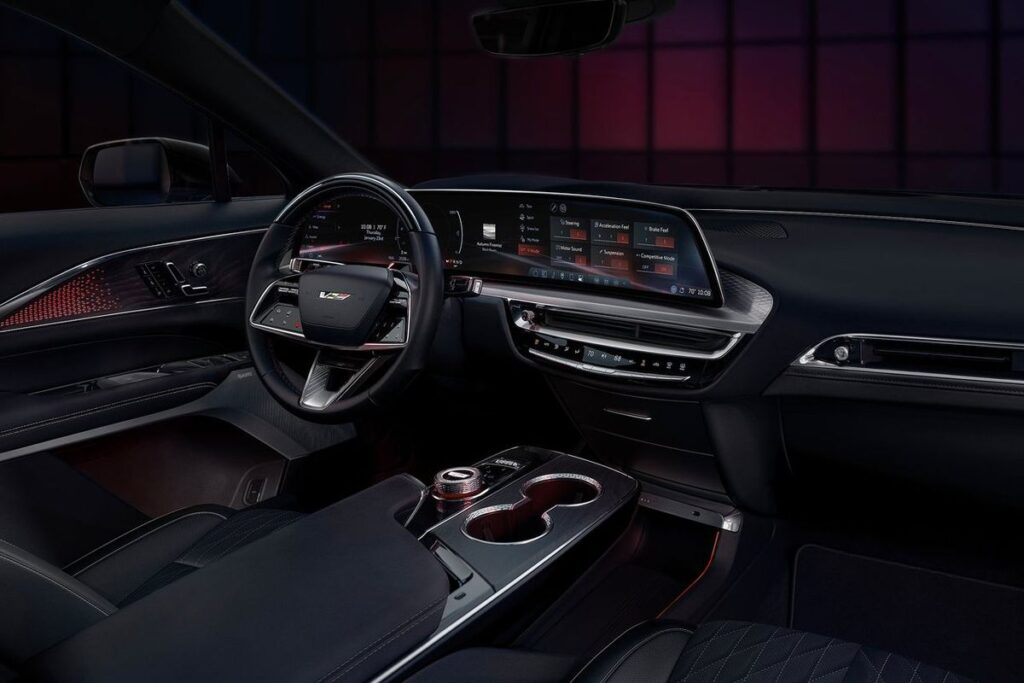 cadillac-lyriq-v-2025_01-galeria