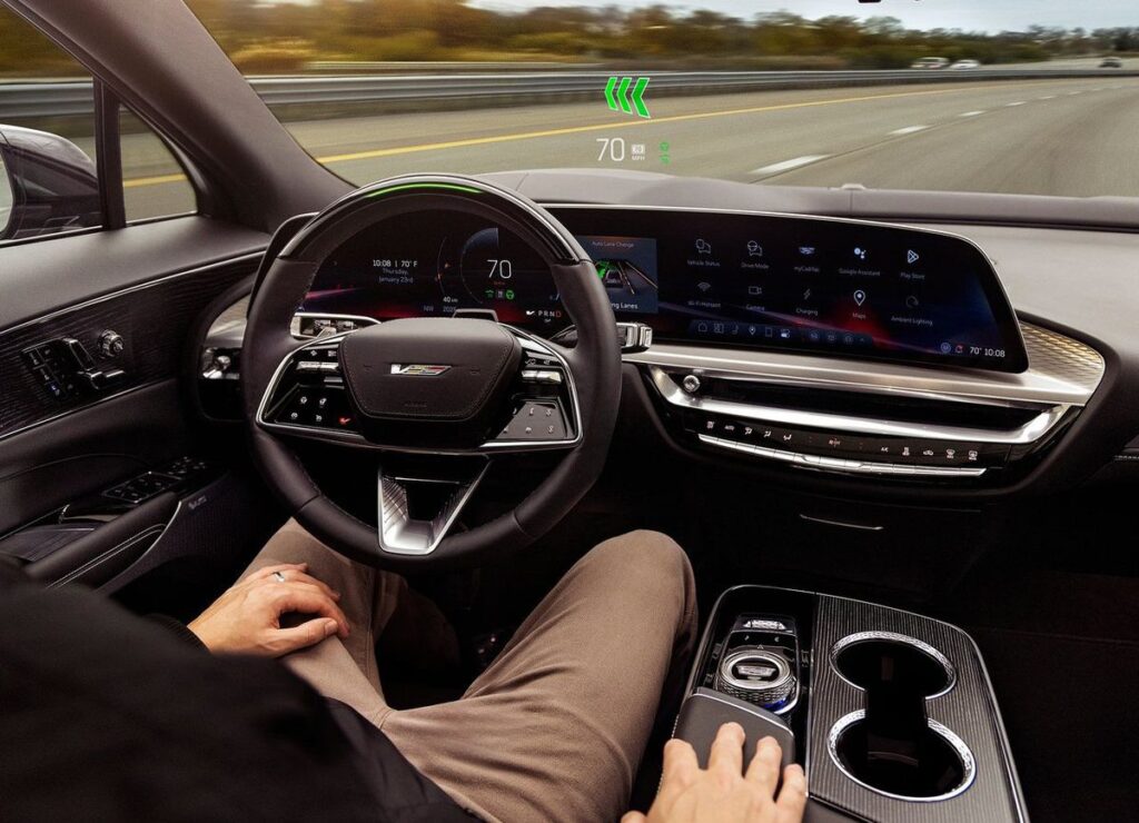 cadillac-lyriq-v-2025_10-galeria