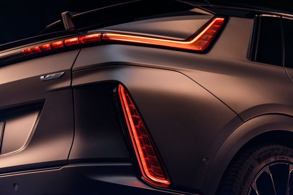 cadillac-lyriq-v-2025_12-galeria