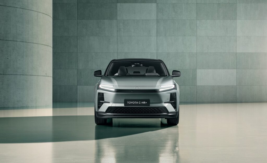 2025_TOYOTA_C-HR_plus_03