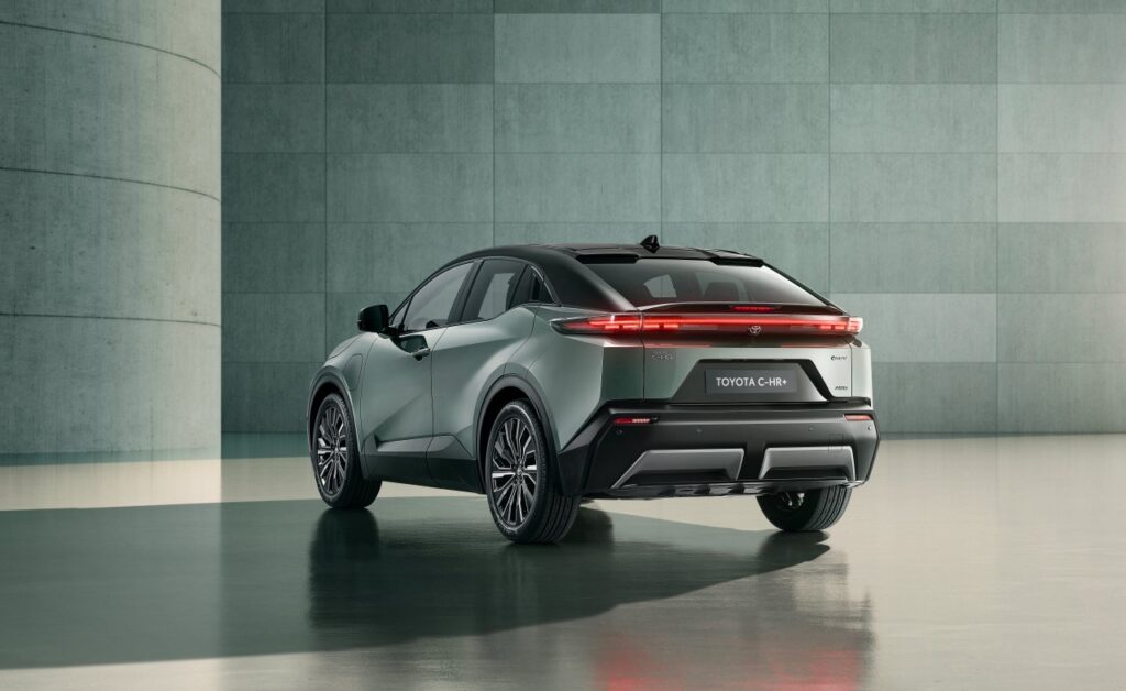 2025_TOYOTA_C-HR_plus_05