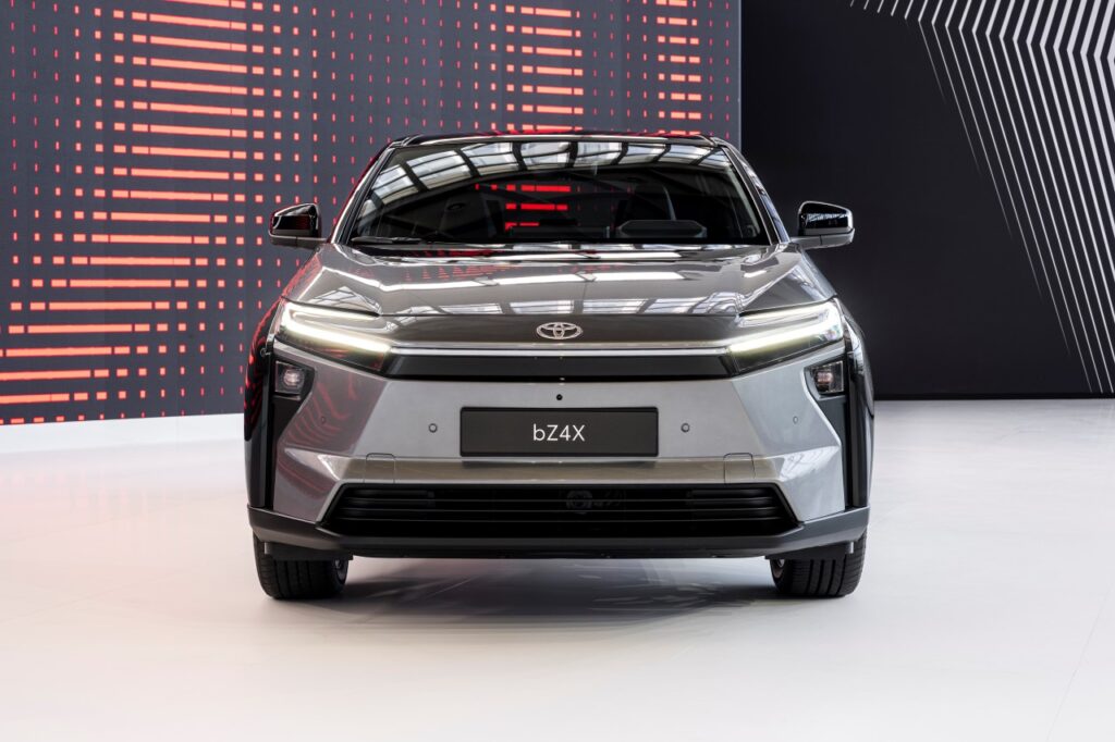 2025_bZ4X_AWD_002