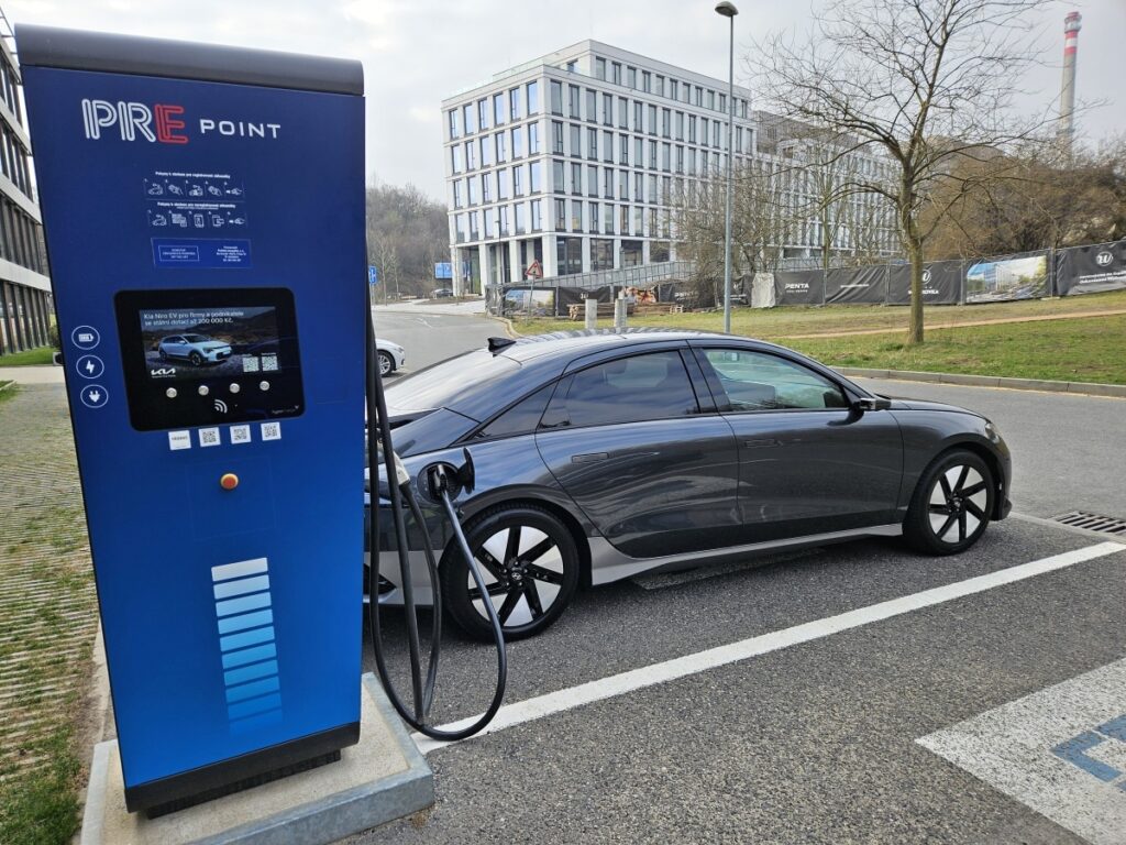 Česko v čele růstu prodeje elektromobilů, podíl na trhu však zůstává pod průměrem