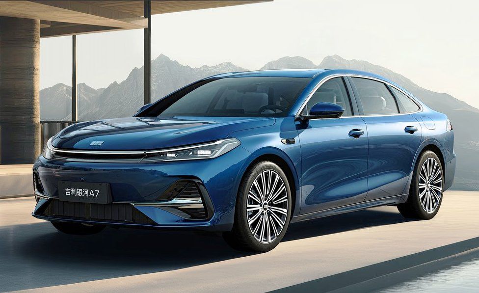 Geely Galaxy A7: Čínský Superb ujede až 2 100 kilometrů a stojí pakatel