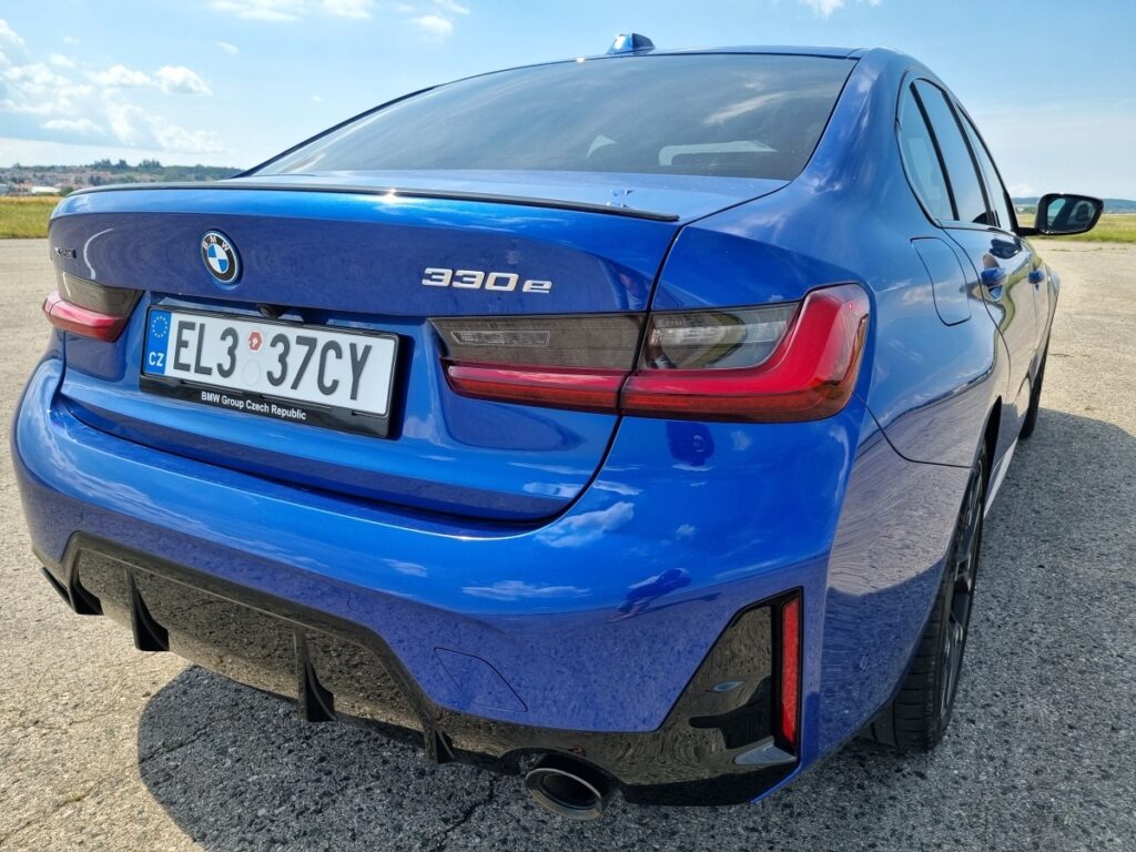 BMW 3 2025 (14)