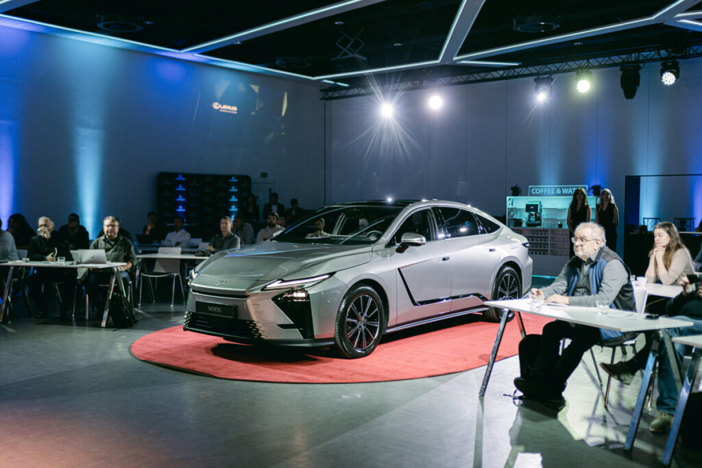 web_251212-lexus-43