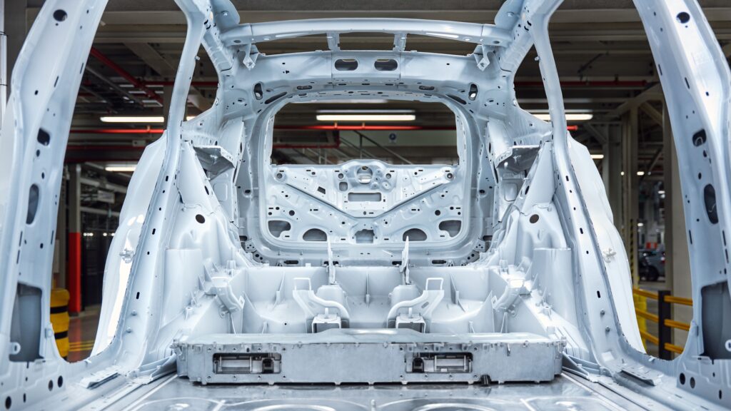 EX60 Body structure with mega cast rear floor