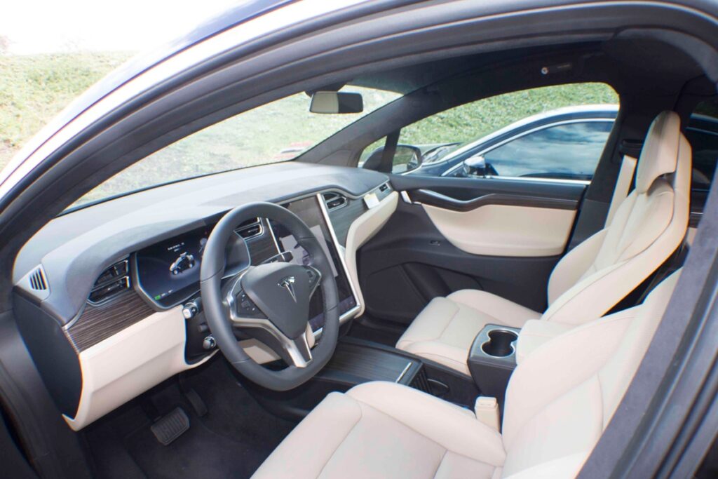 Tesla-Model-X-Interior-2