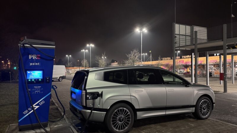 Elektromobily drtí benzin a naftu. Jejich registrace v Evropě vzrostly o 62 % za jediný rok