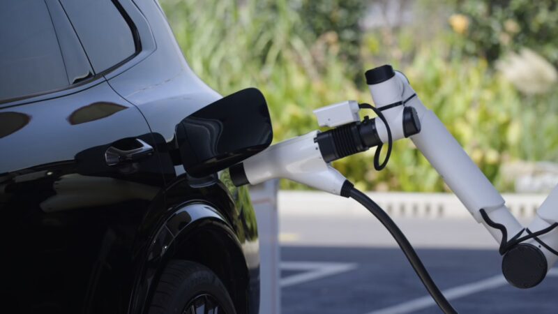 Geely posouvá nabíjení elektromobilů: 2 250 kW a 70 procent za 4,5 minuty
