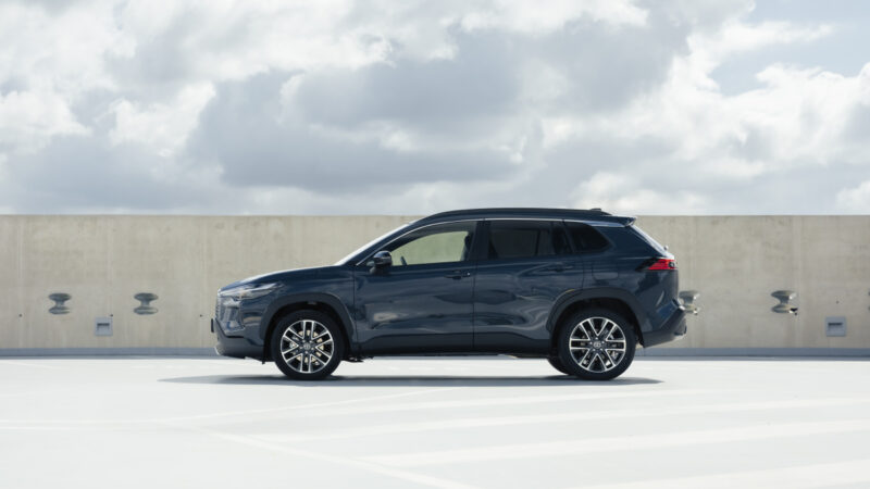 Tohle SUV dává v drahé době smysl. Toyota spojuje rodinný prostor se spotřebou pod pět litrů