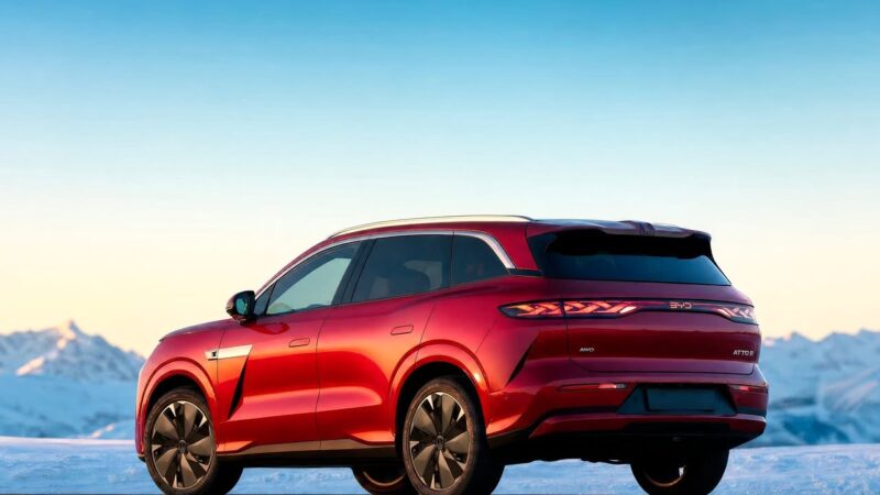 BYD přivezl do Evropy SUV, které nepřehlédnete. Pět metrů, sedm míst a stovka za 4,9 sekundy