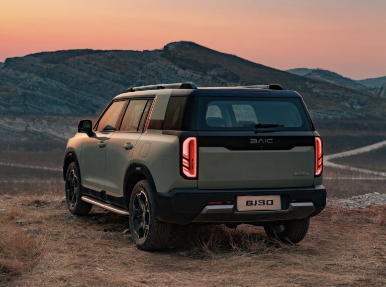 Pořádné SUV za dobrou cenu. BJ30 nabízí pohon 4×4, nízkou spotřebu a bohatou výbavu