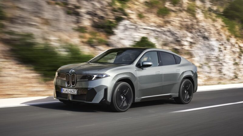 BMW vrací oblíbené SUV kupé. Nové iX4 ujede až 828 km, spalovací motor už nenabídne