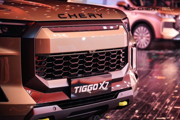 Rodinné SUV, které se nebojí bláta. Nové Chery přidává hybrid, čtyřkolku a chytré nápady v kabině