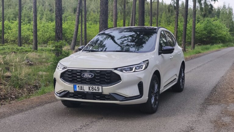 Nejlepší SUV za dostupnou cenu má nízkou spotřebou a skvělý podvozek. Kuga zatápí čínské konkurenci
