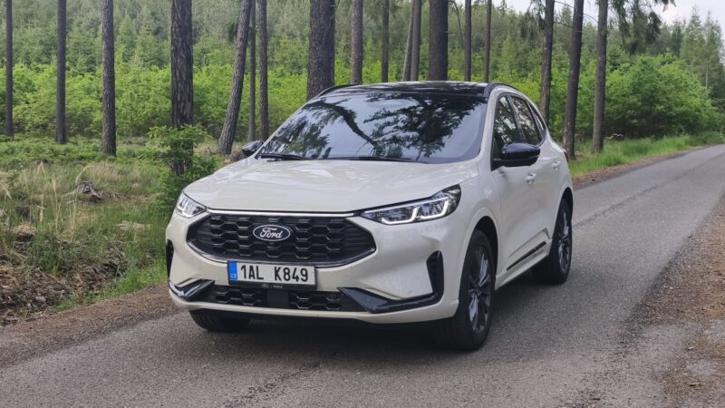 Nejlepší SUV za dostupnou cenu má nízkou spotřebou a skvělý podvozek. Kuga zatápí čínské konkurenci