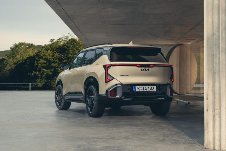 SUV do drahé doby. Má hybrid, 4×4, nízkou spotřebu a nestojí majlant