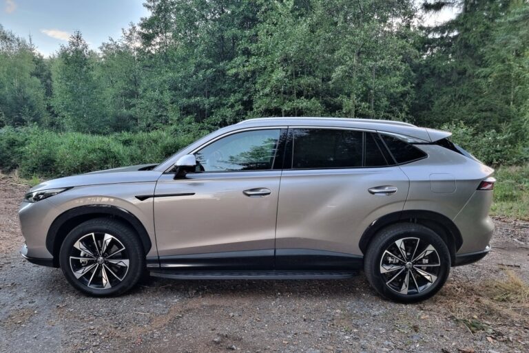 SUV za rozumné peníze a překvapivě úsporný hybrid. V testu mě MG dostalo něčím úplně jiným
