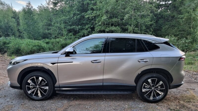 SUV za rozumné peníze a překvapivě úsporný hybrid. V testu mě MG dostalo něčím úplně jiným