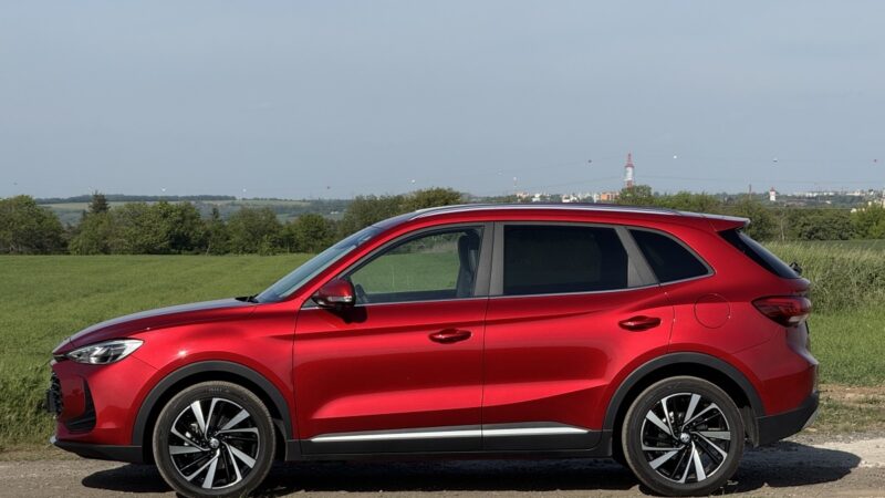 Rodinné SUV, které umí šetřit i pořádně zabrat. MG ZS Hybrid+ nás ale něčím zaskočilo