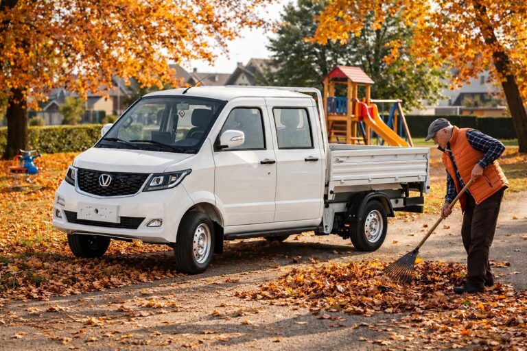 Na hřbitovech se prosazují elektromobily. Projedou mezi hroby a obcím šetří desítky tisíc korun
