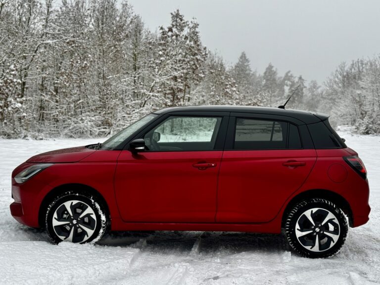 Levná cena, čtyřkolka a pořádná porce charakteru. Suzuki Swift připomíná, proč nás baví obyčejná auta