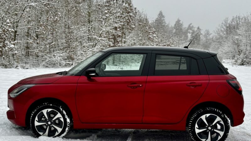 Levná cena, čtyřkolka a pořádná porce charakteru. Suzuki Swift připomíná, proč nás baví obyčejná auta