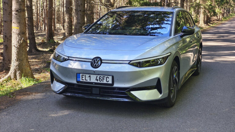 SUV vedle něj ztrácejí smysl. Volkswagen ID.7 Tourer Pro S je kombík, ze kterého se nechce vystupovat
