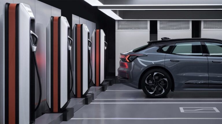 Čtyři a půl minuty u nabíječky. Geely ukázalo rychlost, která překonává i BYD