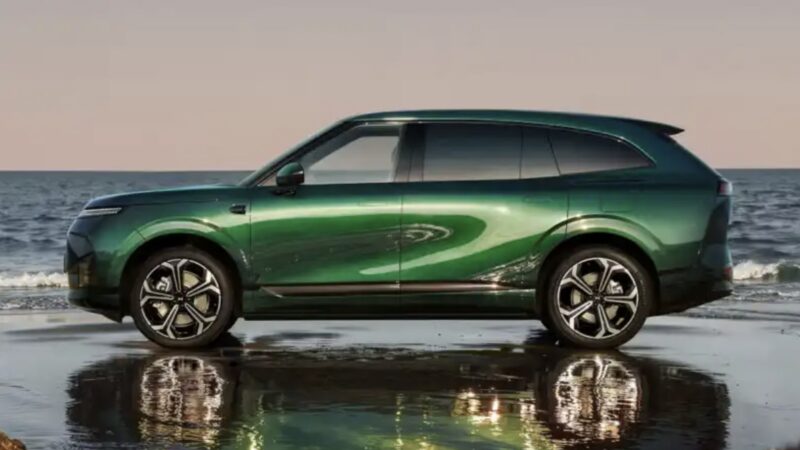 450 kilometrů za 9 minut nabíjení. Obří čínské SUV míří do Evropy a uvnitř hýčká jako limuzína